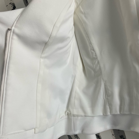White House Black Market white blazer with ruffled collar. Size 6. - Picture 8 of 10